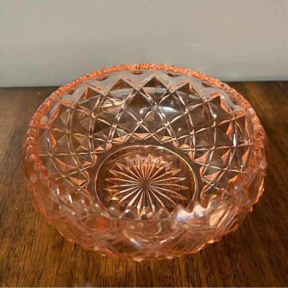 Pink depression glass bowl with a diamond block pattern. - Picture 2 of 9